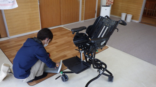 所沢市立かしの木学園ブログ: 座位保持椅子をリニューアルしました。